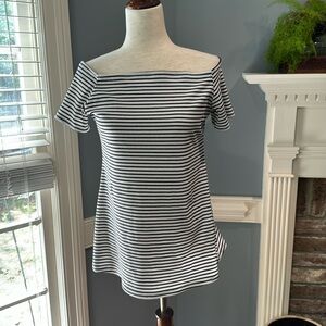 Off the shoulder striped shirt size medium. Very good used condition.